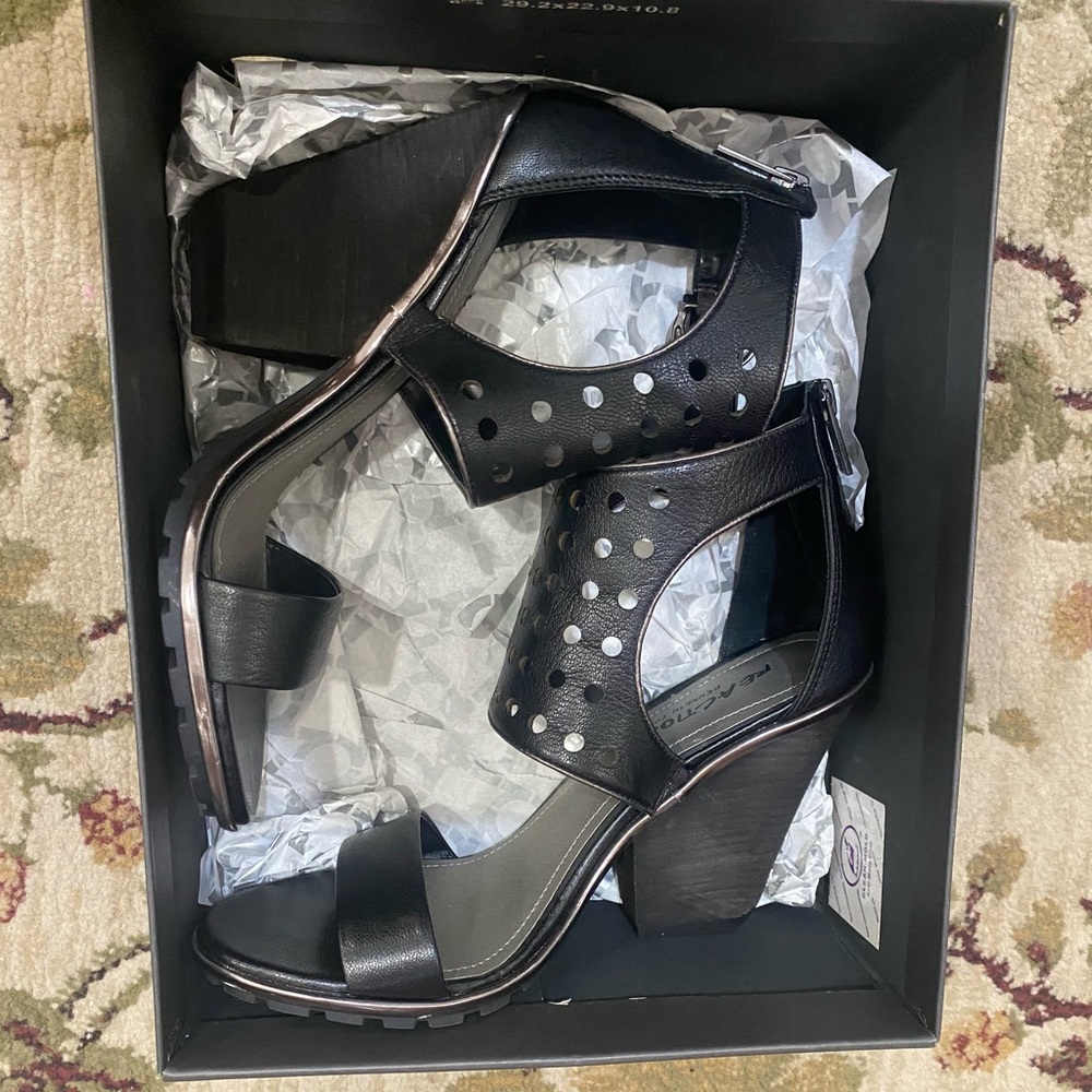 Kenneth Cole “Light Spark” Women’s Wedged Heel - Picture 7 of 8